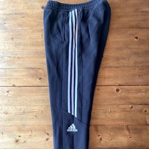 Young mens size small mid weight joggers